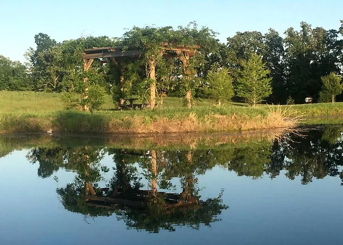 Beautifully Furnished Barn Getaway Located On A Sustainable Living Farm Near Metropolis, Illinois