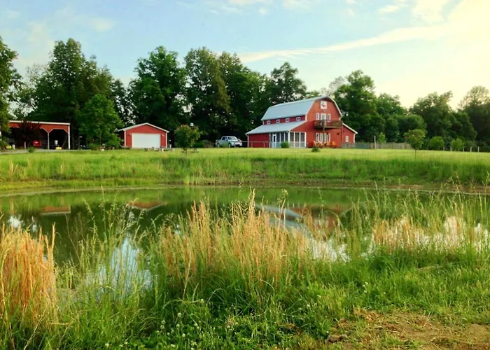 Beautifully Furnished Barn Getaway Located On A Sustainable Living Farm Near Metropolis, Illinois * Grantsburg